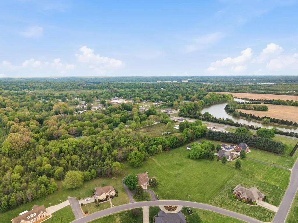 113 Clubhouse Drive Ledbetter KY 42058