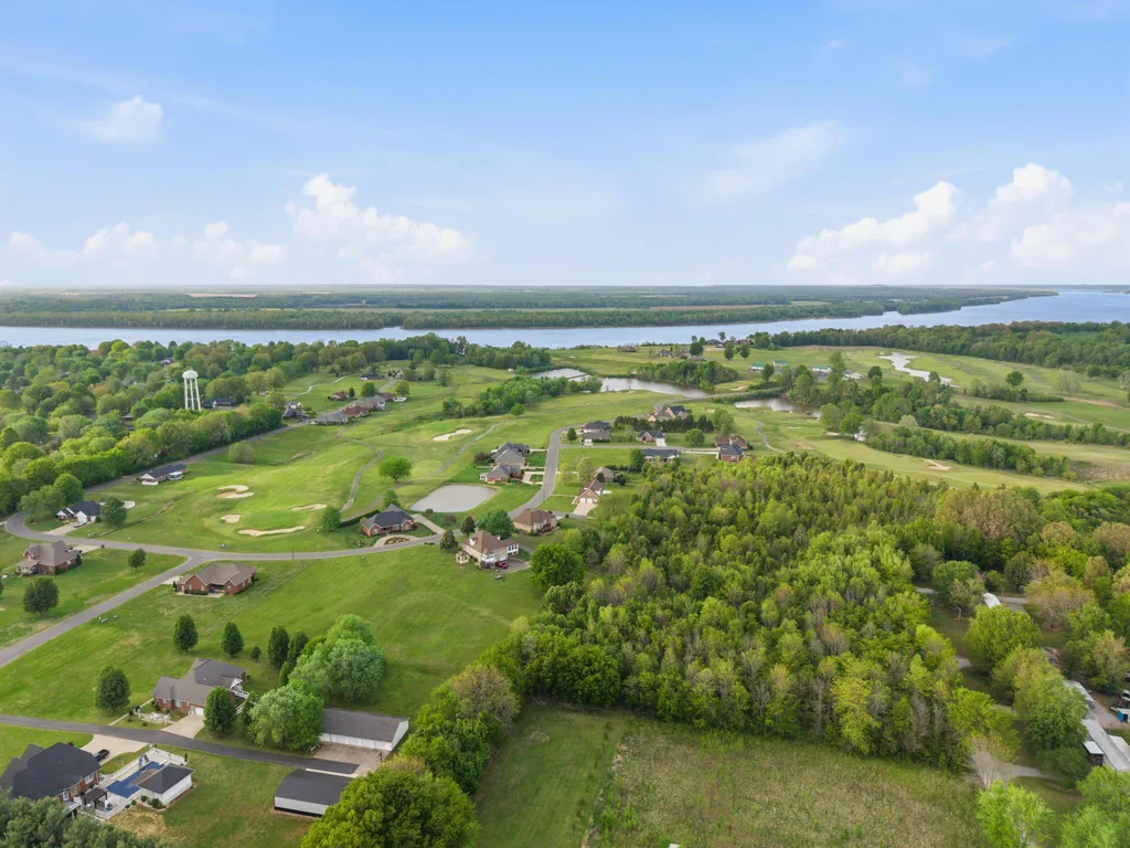 113 Clubhouse Drive Ledbetter KY 42058