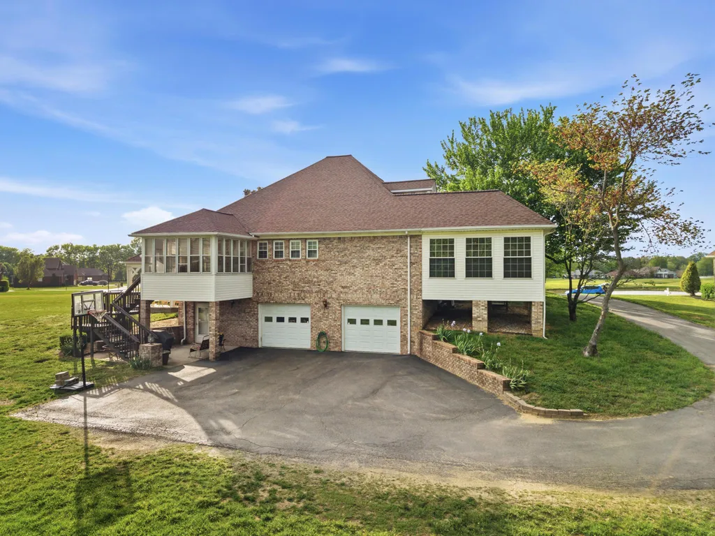 113 Clubhouse Drive Ledbetter KY 42058