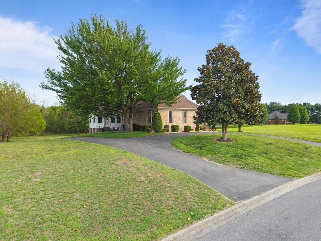 113 Clubhouse Drive Ledbetter KY 42058