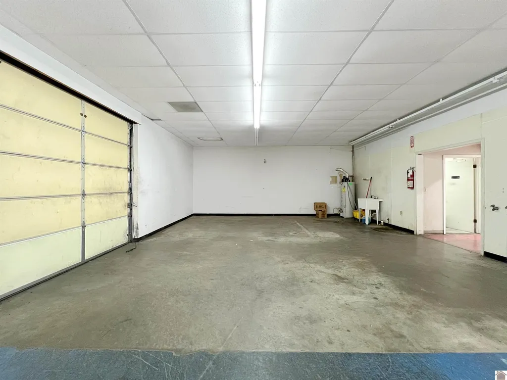 623 S 4th Street Murray KY 42071