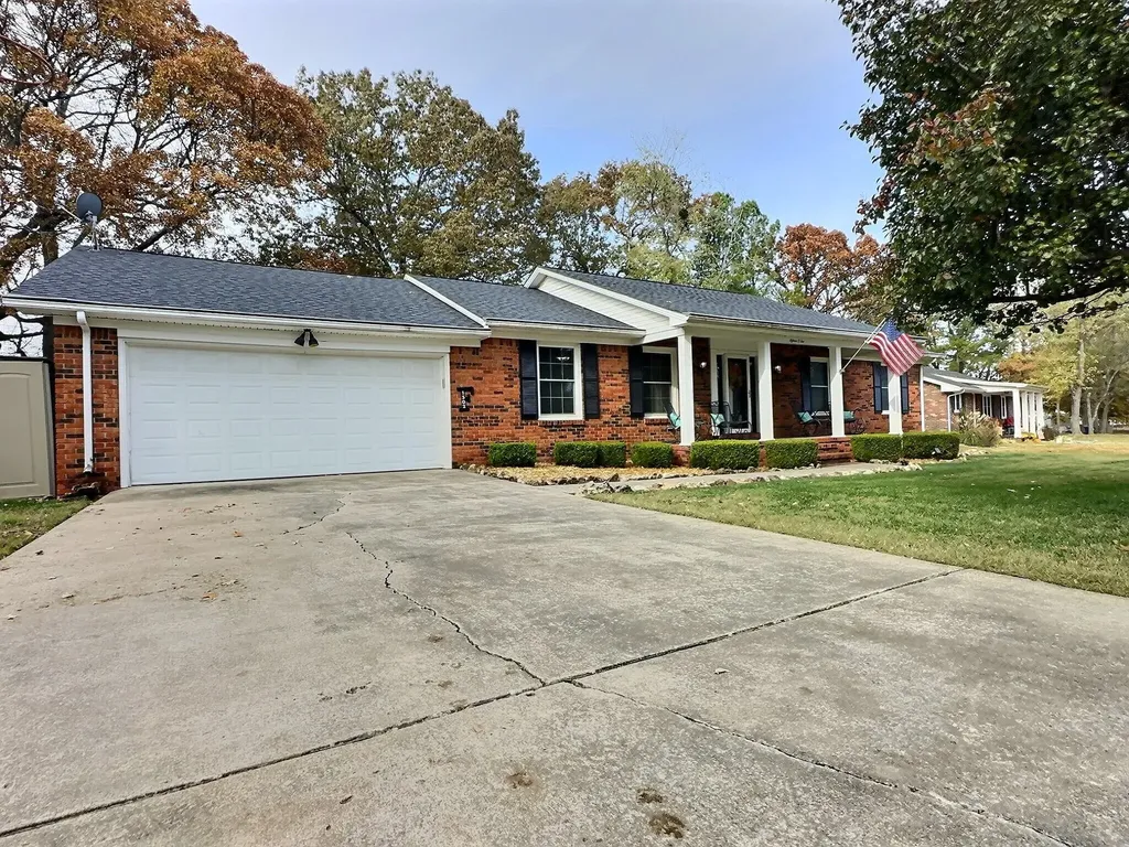 1502 Canterbury Drive Murray KY 42071