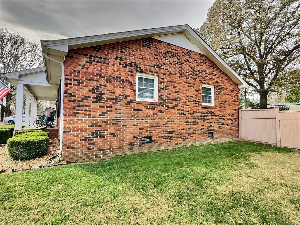 1502 Canterbury Drive Murray KY 42071