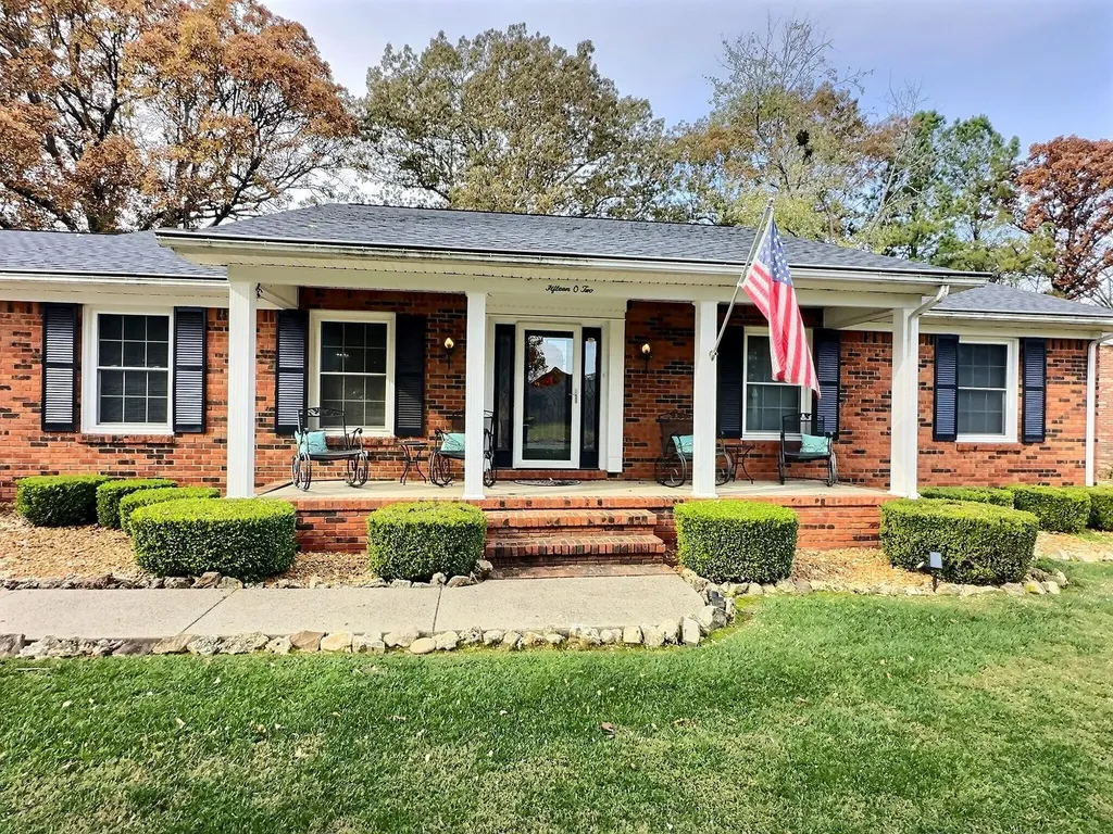1502 Canterbury Drive Murray KY 42071