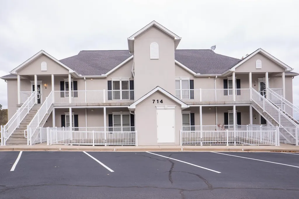714 Moon Bay Drive Kuttawa KY 42055