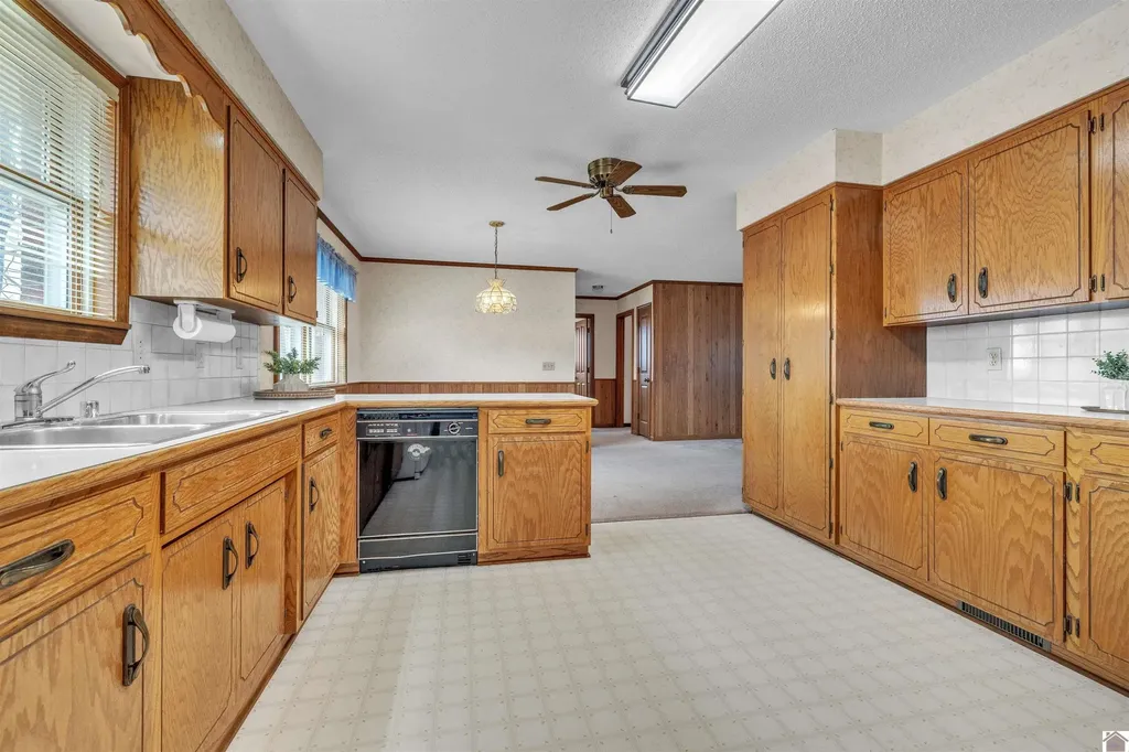 9063 Ky-94 Murray KY 42071