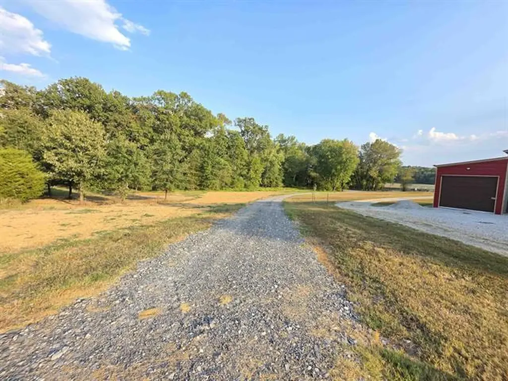 80 Oak Tree Lane Benton KY 42025