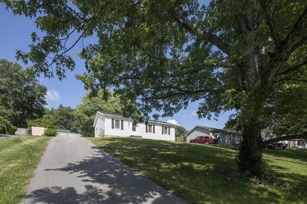 131 Spring Valley Road Stanford KY 40484