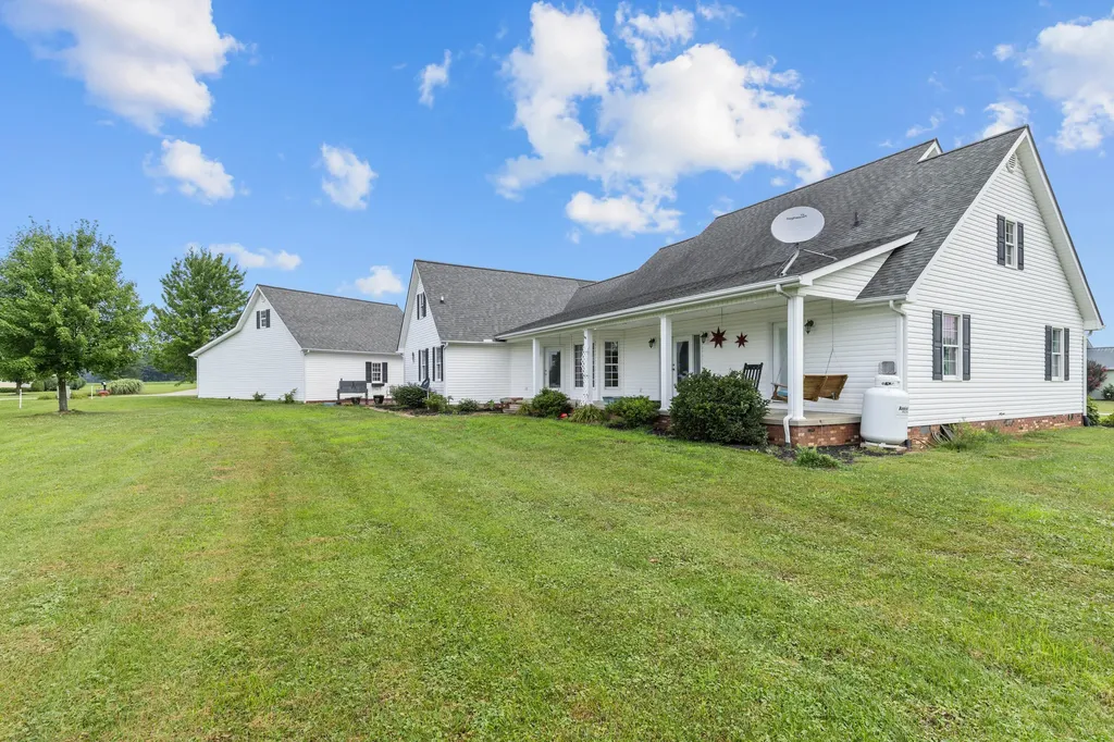 61 Rayburn Lane Tollesboro KY 41189