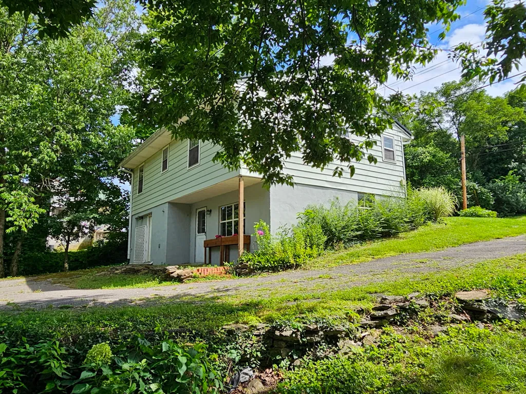 705 Beaumont Avenue Harrodsburg KY 40330
