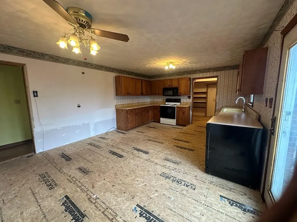 15995 Greenville Road Hopkinsville KY 42240