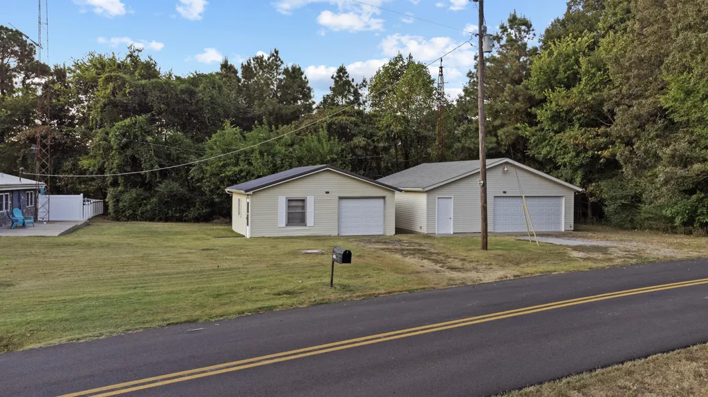 2744 Lakeview Church Road Benton KY 42025