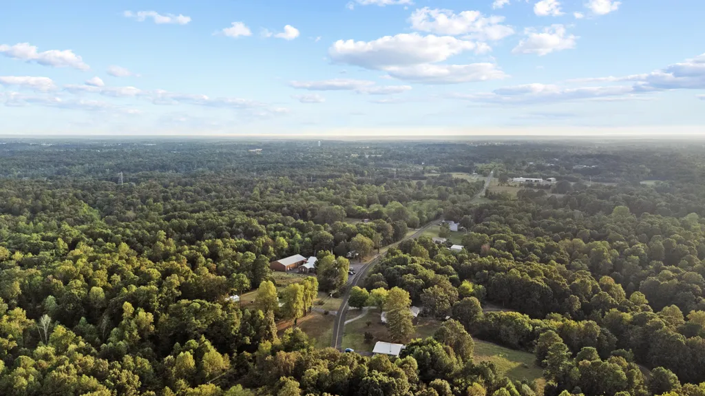 2744 Lakeview Church Road Benton KY 42025