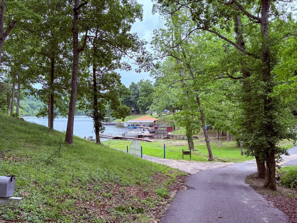 305 Lakeshore Drive Dawson Springs KY 42408