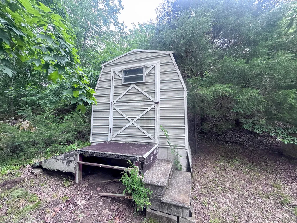 305 Lakeshore Drive Dawson Springs KY 42408