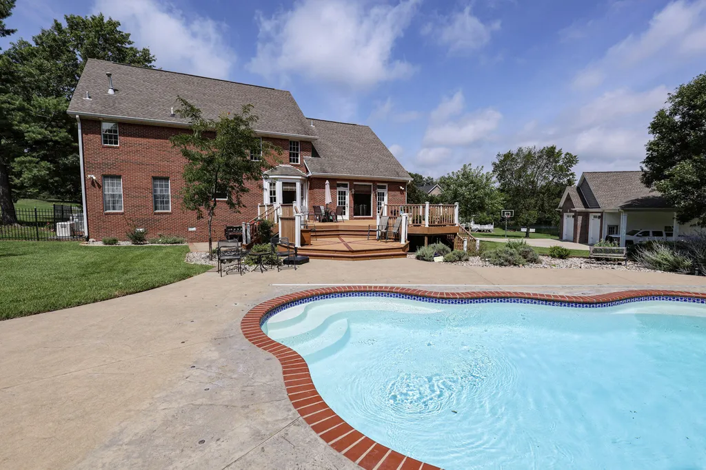 320 Braddie Cove Paducah KY 42001