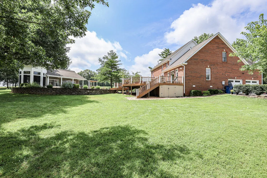 320 Braddie Cove Paducah KY 42001