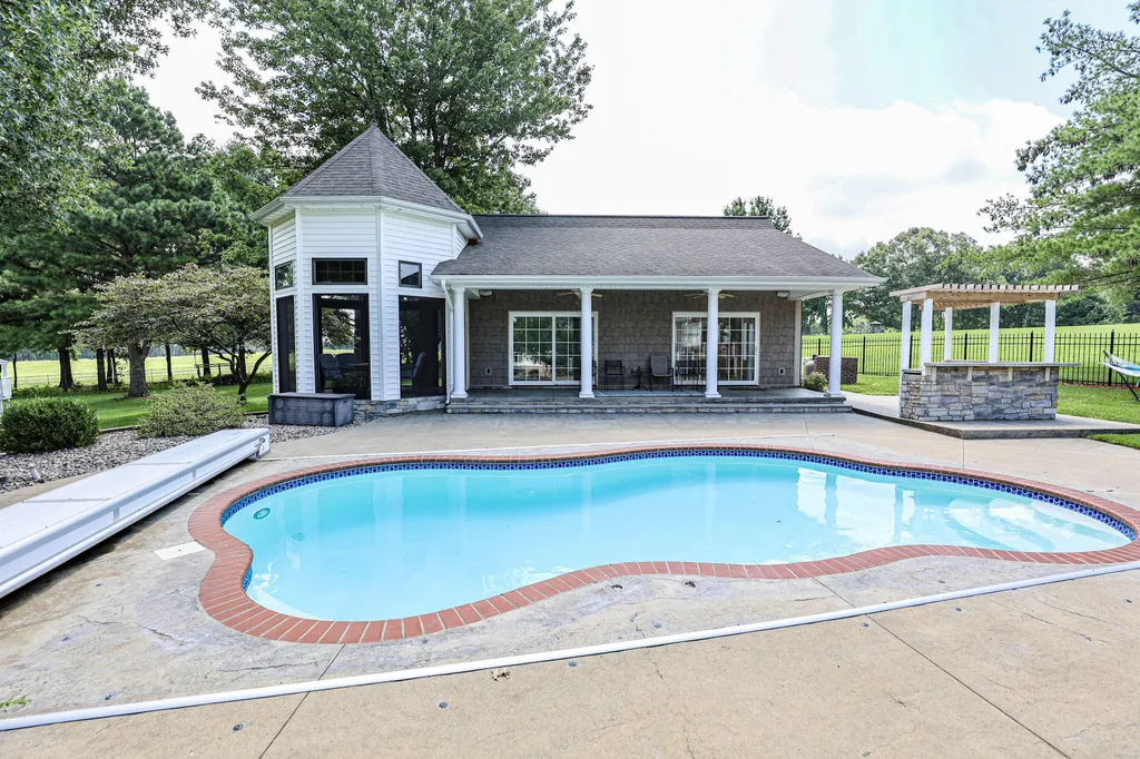 320 Braddie Cove Paducah KY 42001