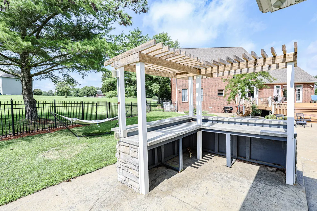 320 Braddie Cove Paducah KY 42001