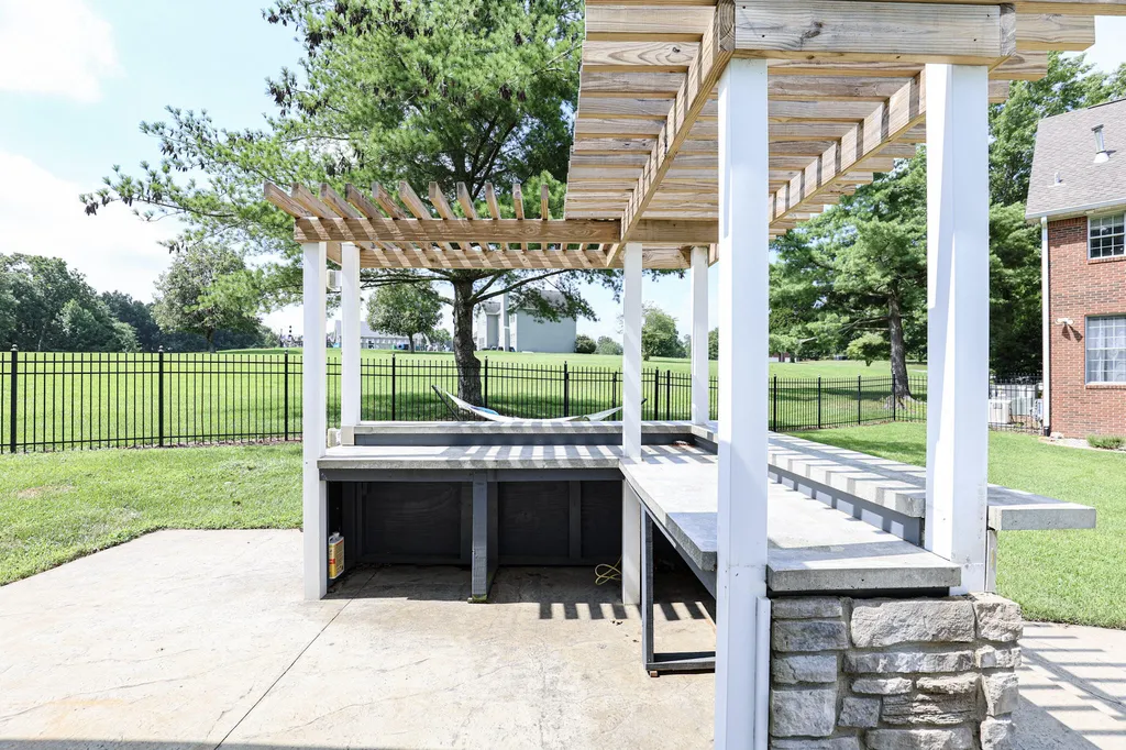 320 Braddie Cove Paducah KY 42001