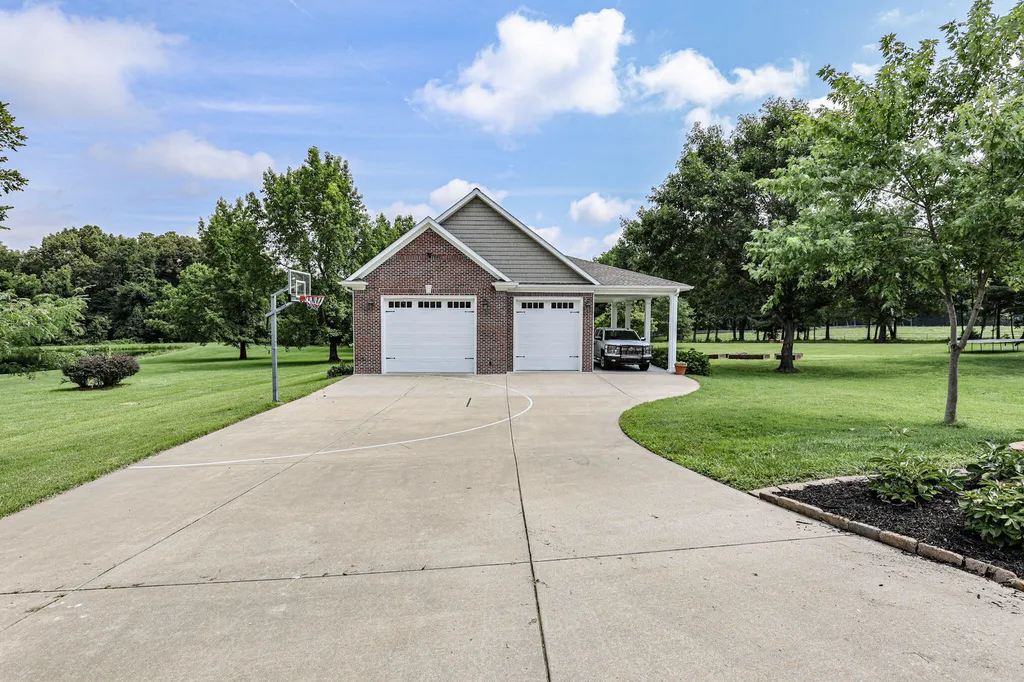 320 Braddie Cove Paducah KY 42001