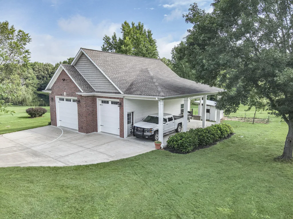 320 Braddie Cove Paducah KY 42001