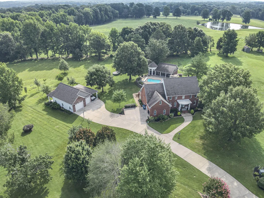 320 Braddie Cove Paducah KY 42001