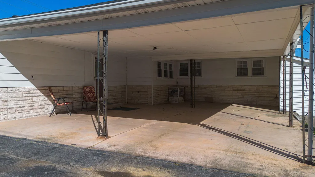 581 S Main Street Calvert City KY 42029