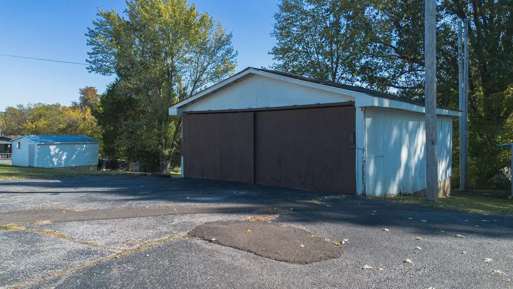 581 S Main Street Calvert City KY 42029
