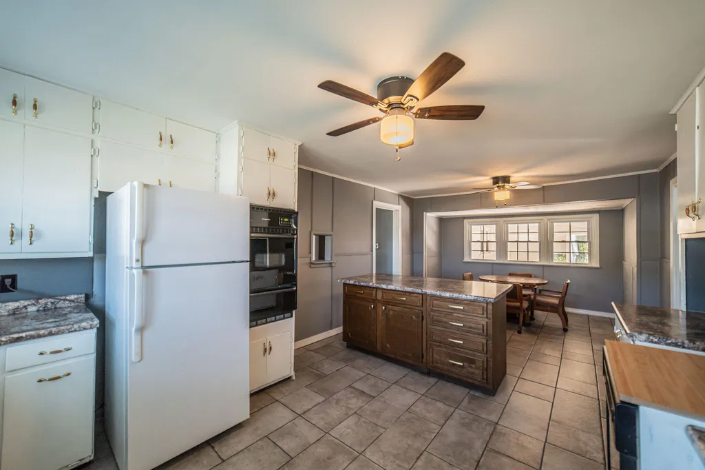 581 S Main Street Calvert City KY 42029