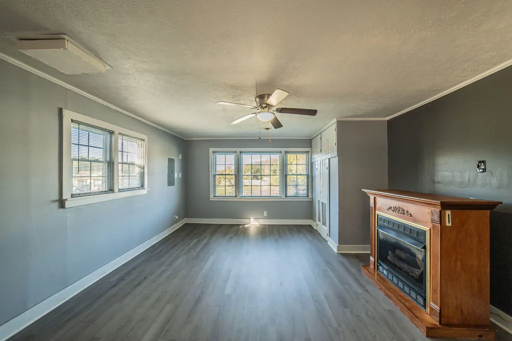 581 S Main Street Calvert City KY 42029