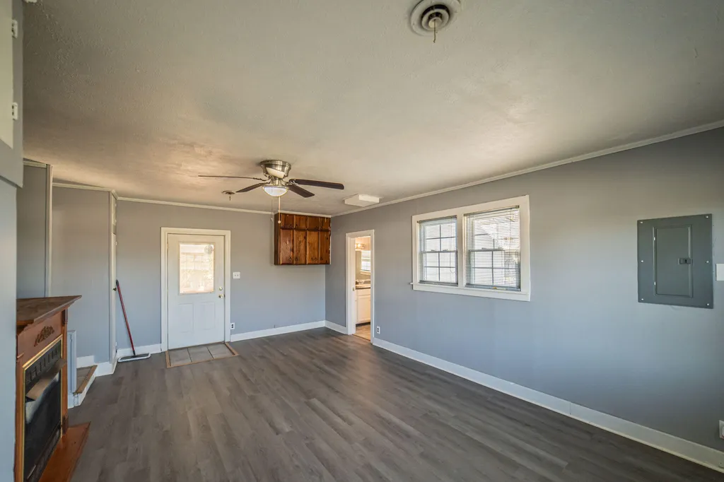 581 S Main Street Calvert City KY 42029