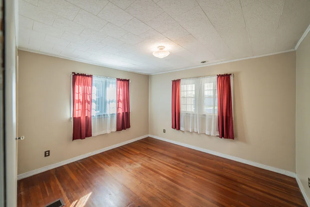 581 S Main Street Calvert City KY 42029
