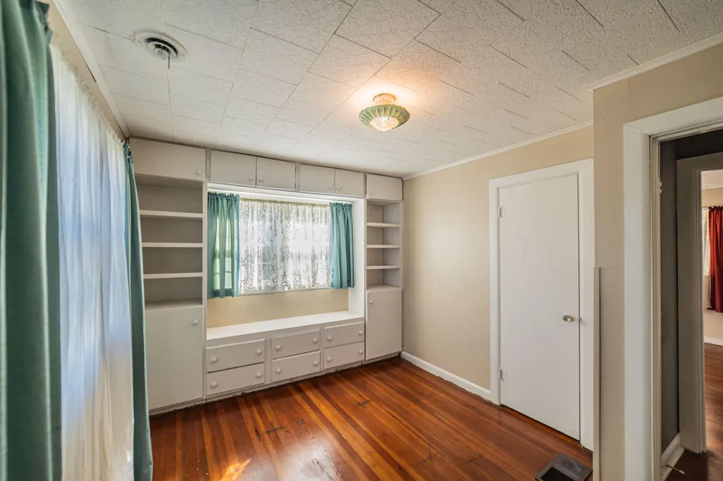 581 S Main Street Calvert City KY 42029