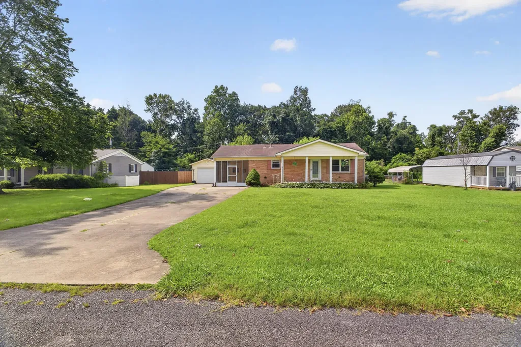 135 Southern Heights Mayfield KY 42066