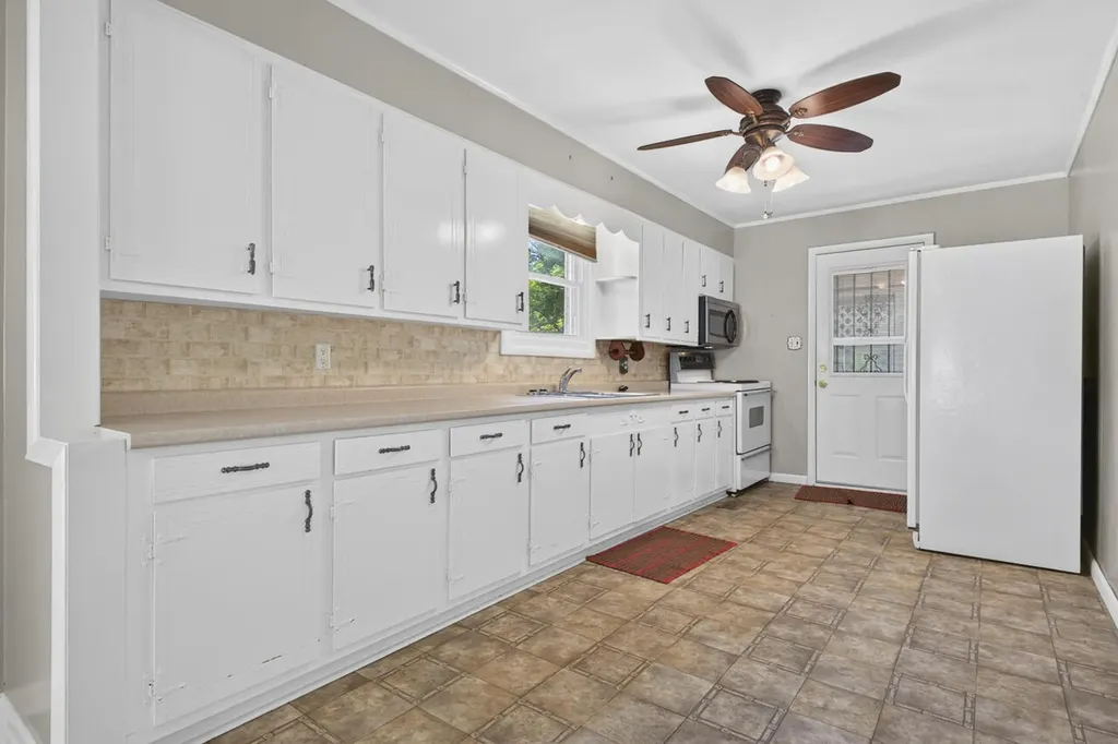 135 Southern Heights Mayfield KY 42066