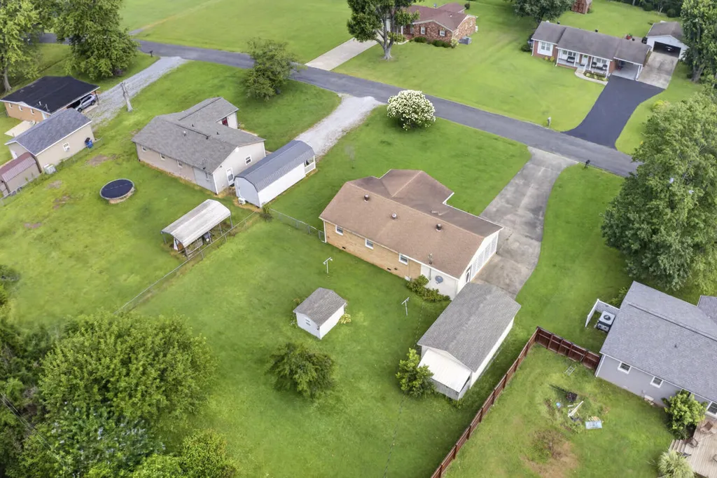 135 Southern Heights Mayfield KY 42066