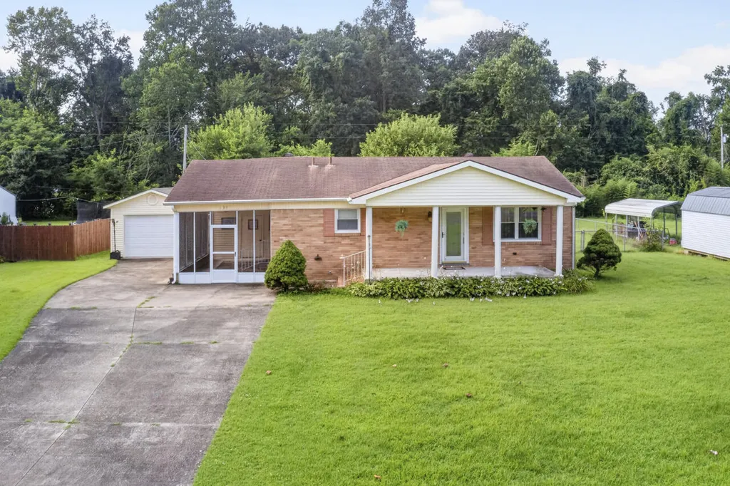 135 Southern Heights Mayfield KY 42066