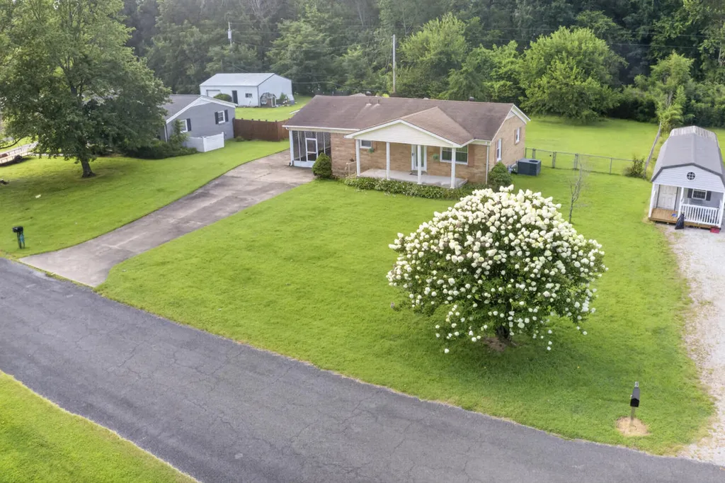 135 Southern Heights Mayfield KY 42066