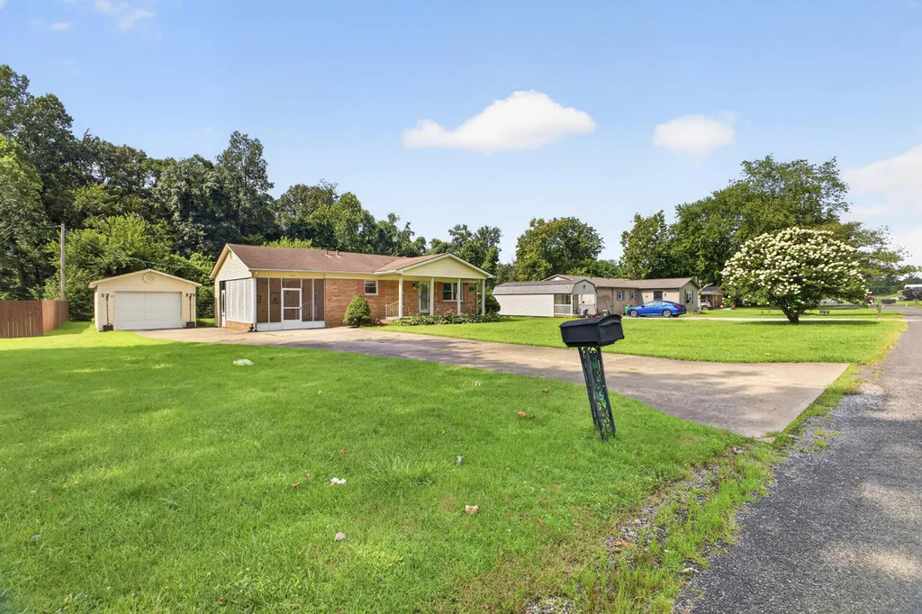 135 Southern Heights Mayfield KY 42066
