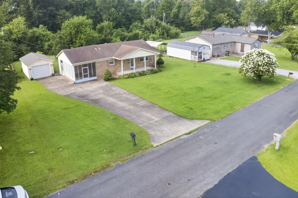 135 Southern Heights Mayfield KY 42066