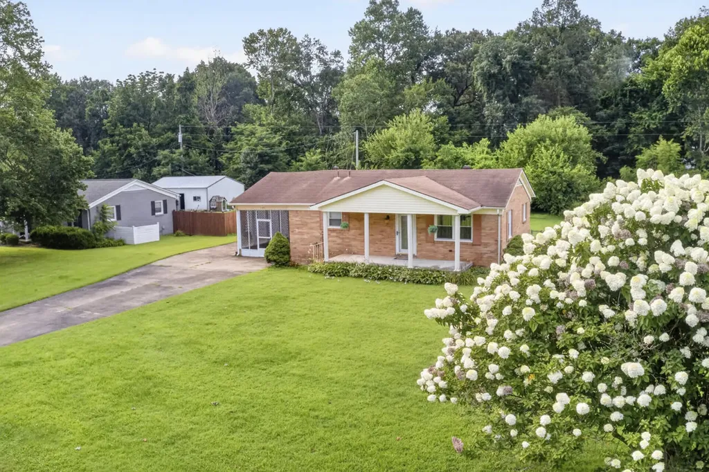 135 Southern Heights Mayfield KY 42066