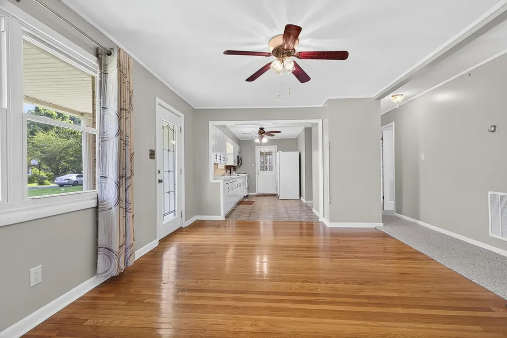 135 Southern Heights Mayfield KY 42066
