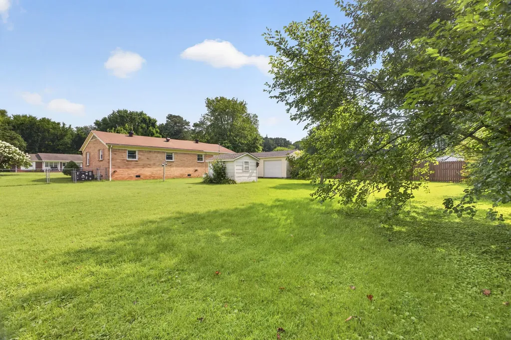 135 Southern Heights Mayfield KY 42066