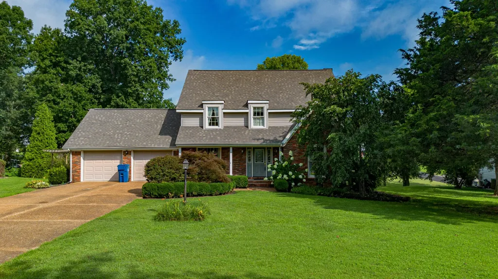 323 Meadowaire Drive Paducah KY 42003