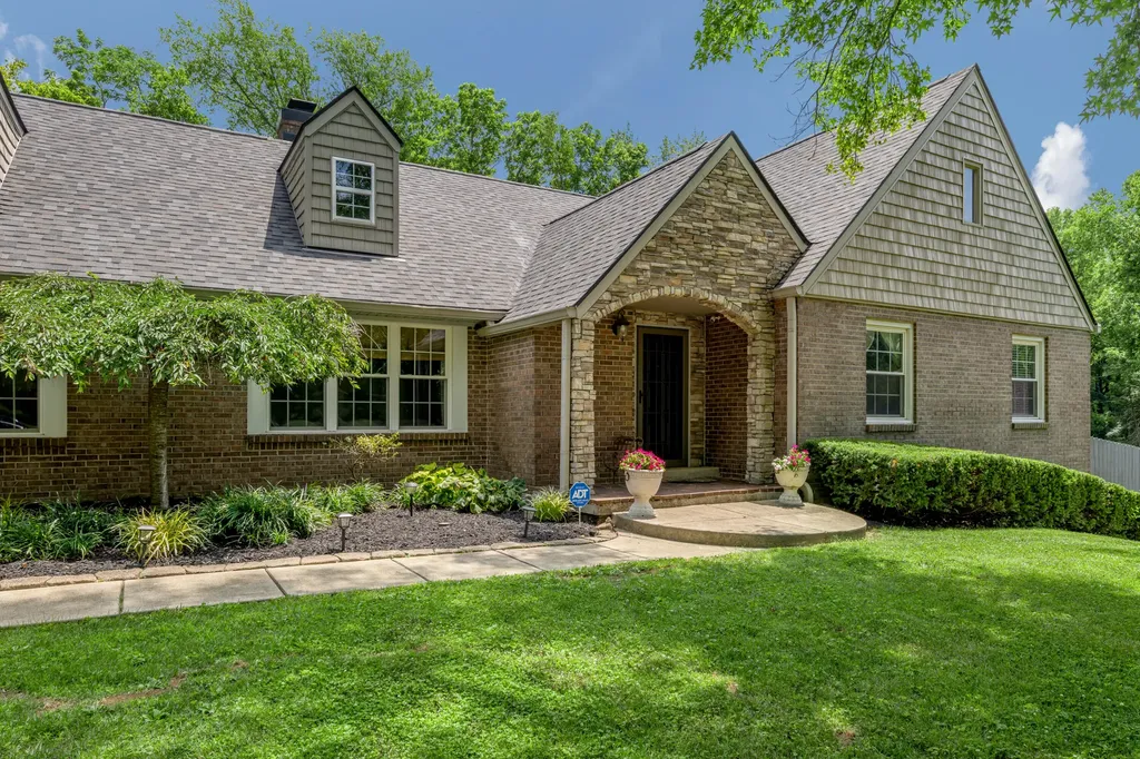 1556 Wellesley Drive Lexington KY 40513