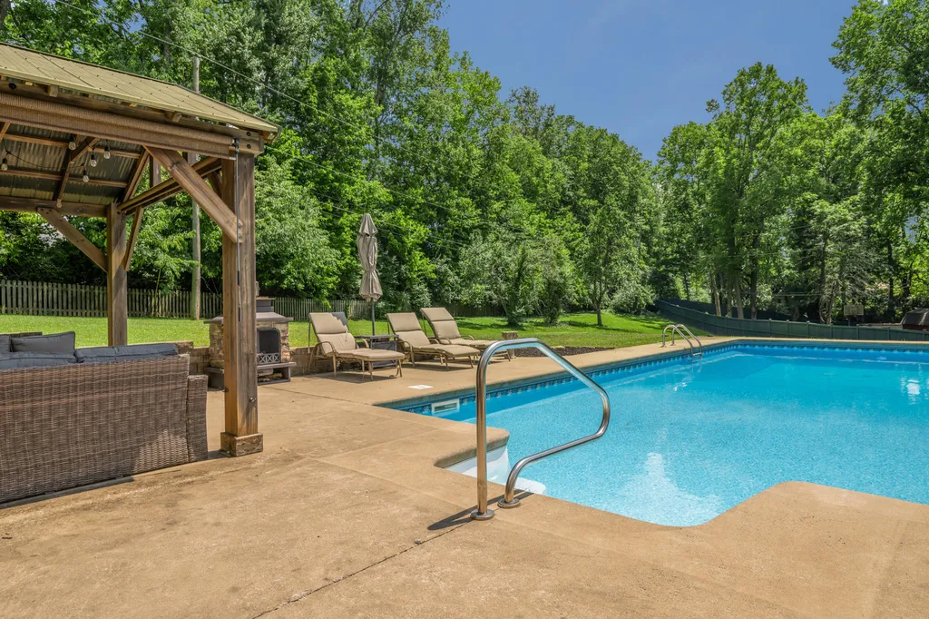 1556 Wellesley Drive Lexington KY 40513