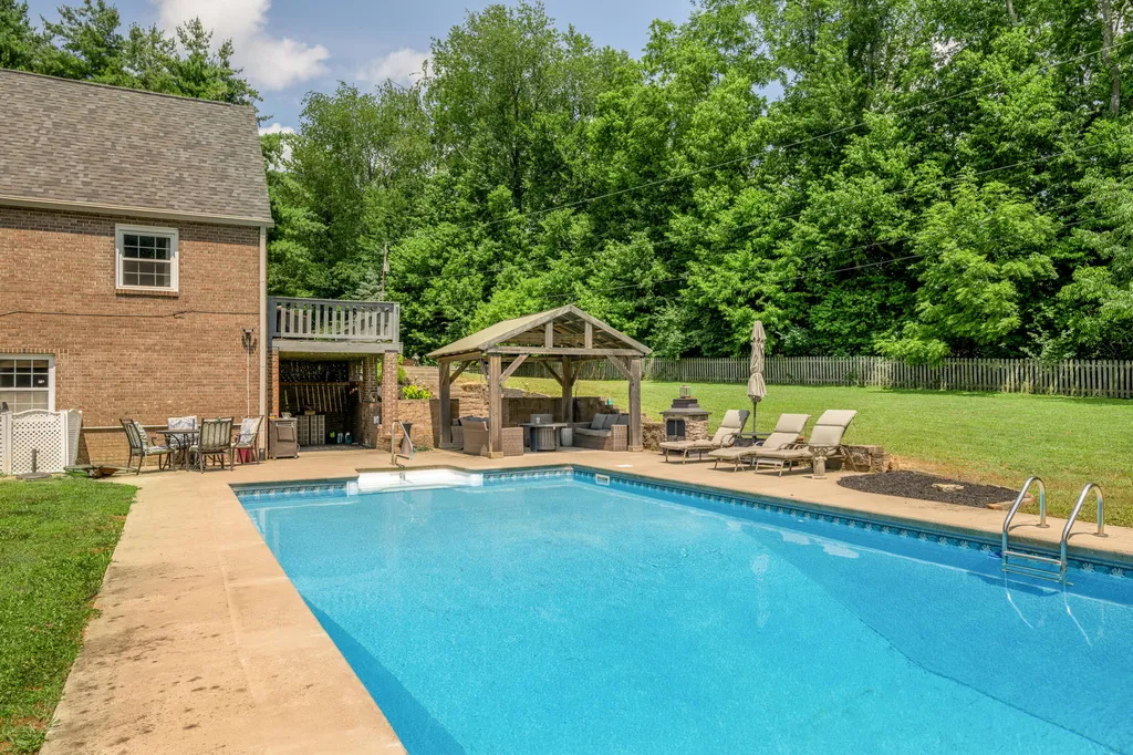 1556 Wellesley Drive Lexington KY 40513
