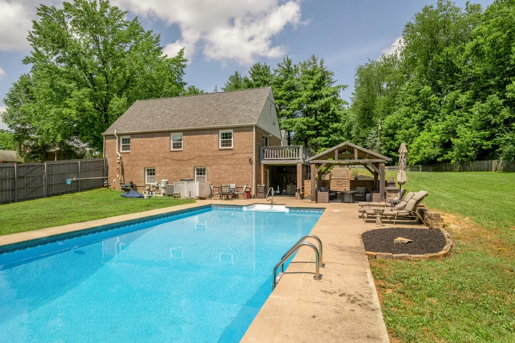 1556 Wellesley Drive Lexington KY 40513