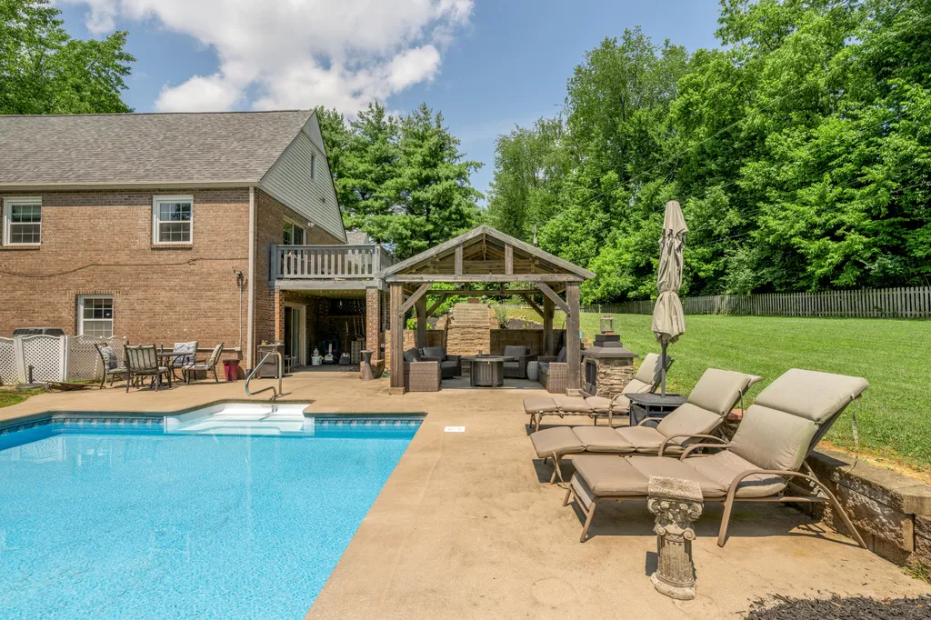 1556 Wellesley Drive Lexington KY 40513